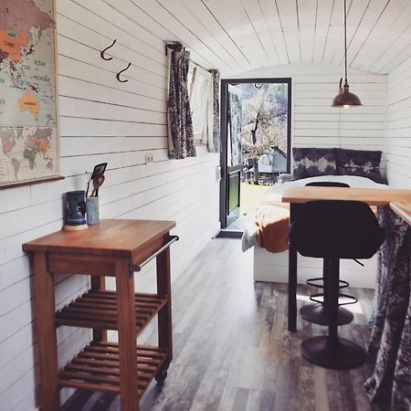 La Roulotte De L'Atelier Apartment ดูร์บี ภายนอก รูปภาพ