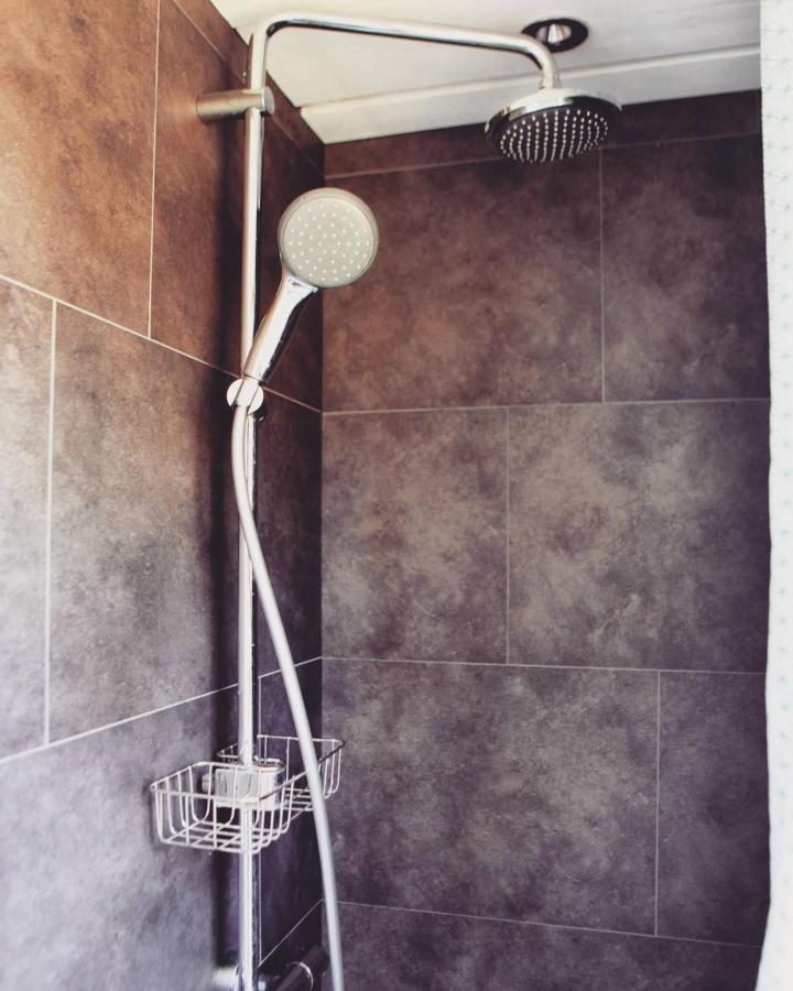 La Roulotte De L'Atelier Apartment ดูร์บี ภายนอก รูปภาพ